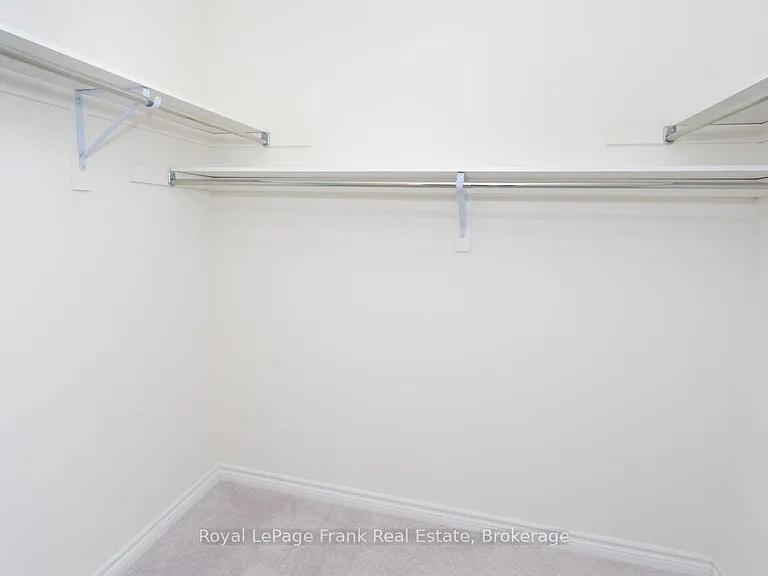 5 Hennessey Cres — Photo 40