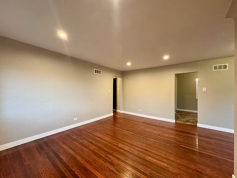 2910 Ivy St — Photo 4