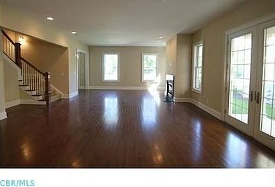 4th image of 1551 Arlington Ave #1551