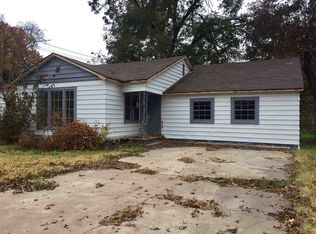 602 N Ash St, Waurika, OK 73573