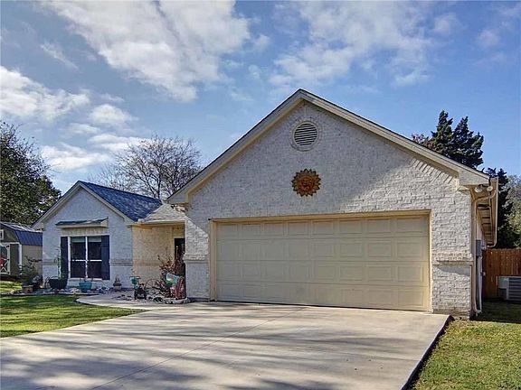 3rd image of 1089 W Lake Dr