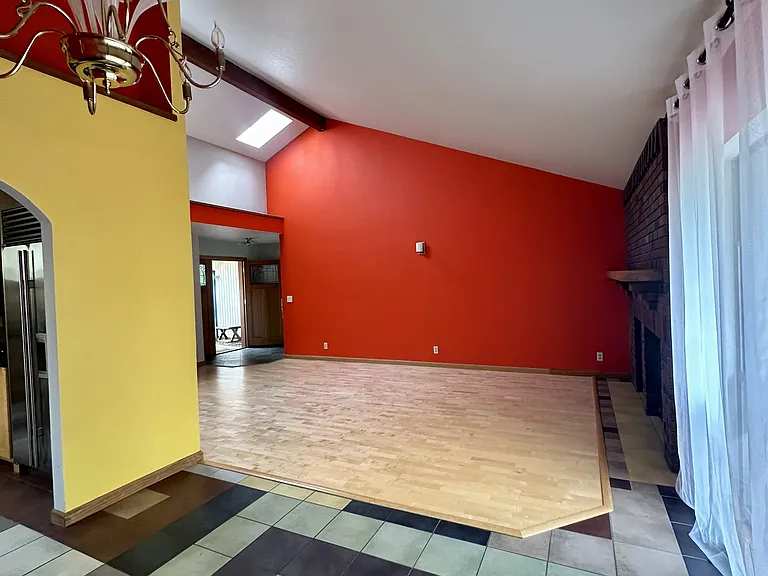 1006 Valencia Ave — Photo 7