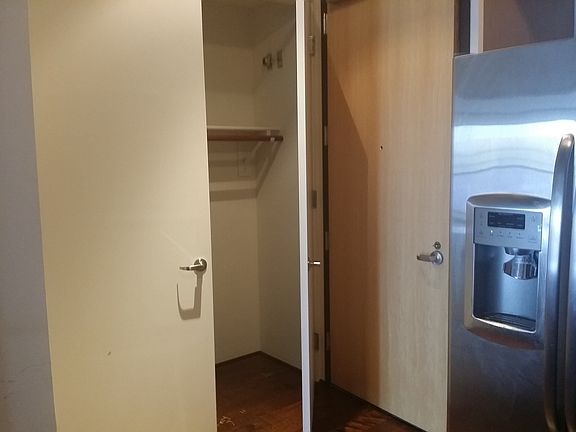 5th image of 353 Bonneville Ave Unit 453
