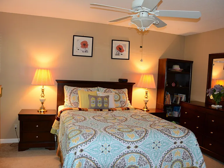 8811 Hawthorne Dr — Photo 11
