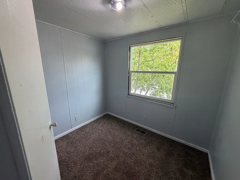 711 Birch Ln — Photo 3