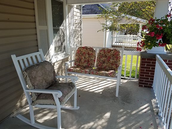 3rd image of 581 Cedar St