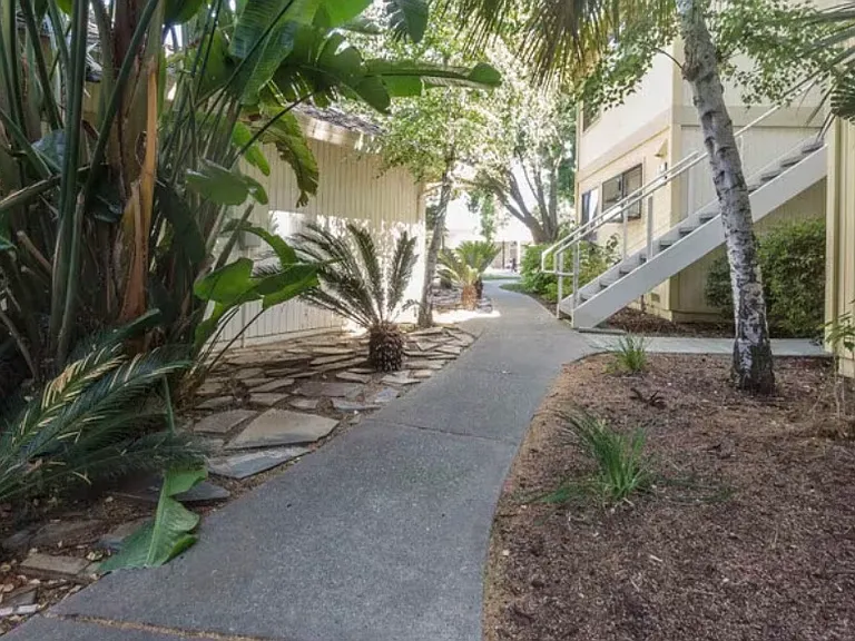 2827 Monument Blvd #24 — Photo 4
