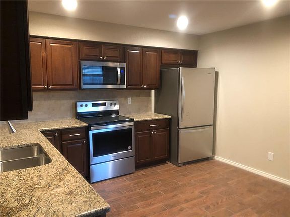 5th image of 705 Wolftrap Dr