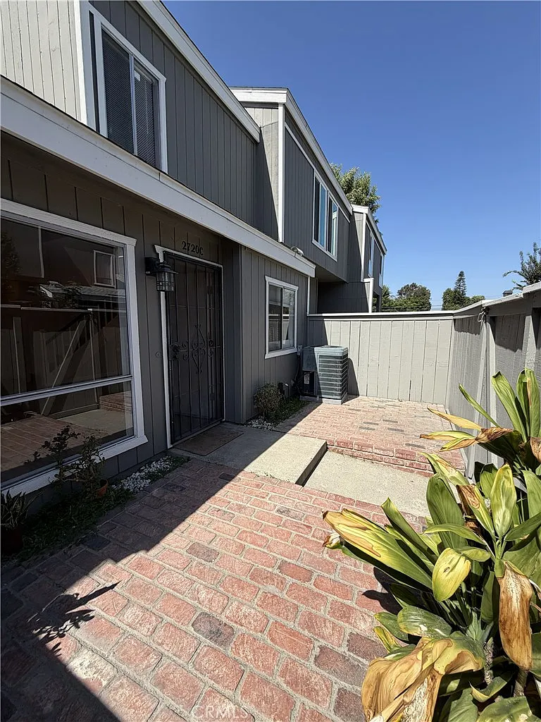 2 bed, 2.5 bath, 892 sqft, $3,200 — Photo 2