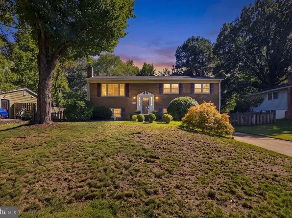 8004 Lynnfield Dr, Alexandria, VA 22306