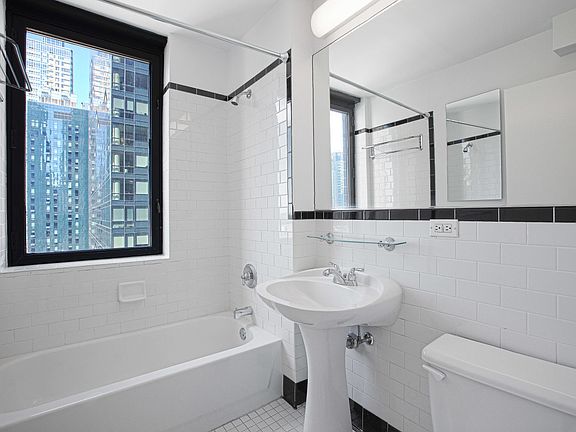 4th image of 420 W 42nd St APT 16F