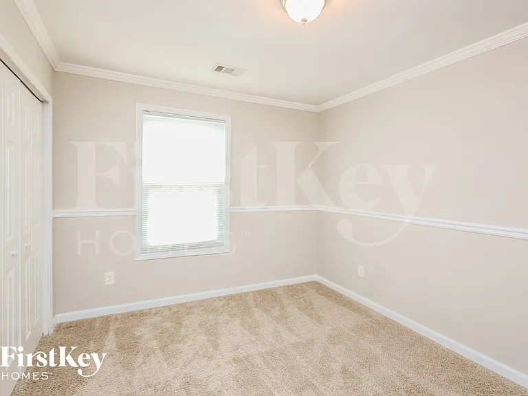 2410 Kirkstone Dr — Photo 14