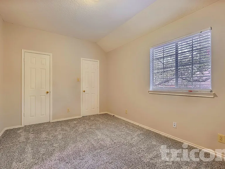 1215 Farnsworth Dr — Photo 8
