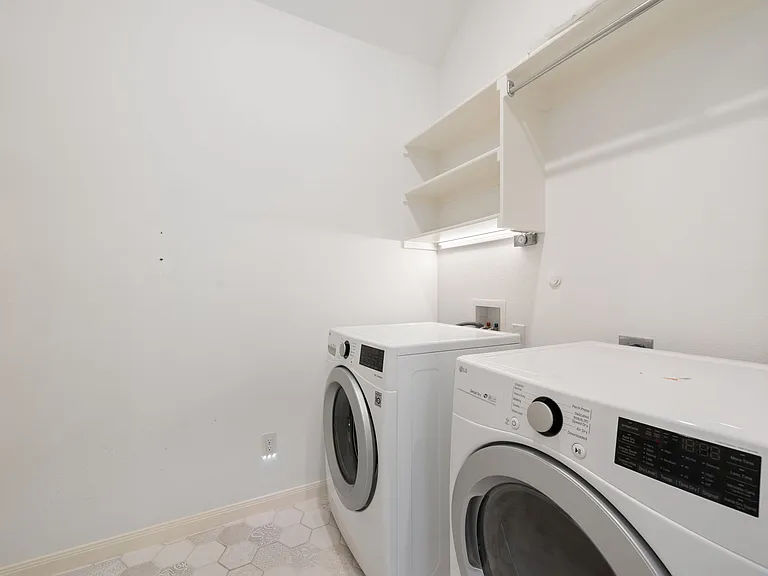 7849 Piedmont Ave — Photo 9