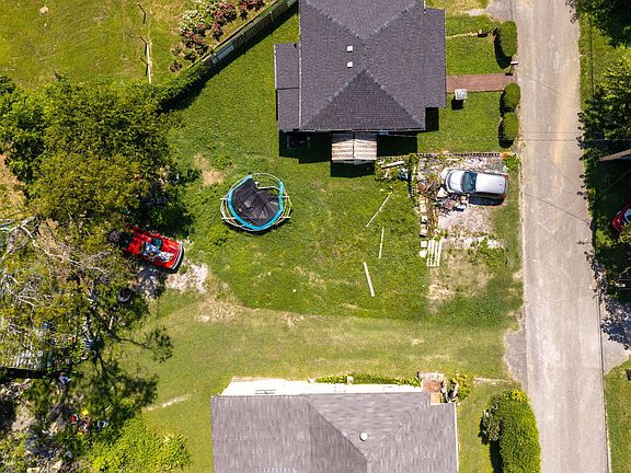4th image of 809 W 44th St