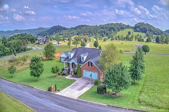 2nd image of 176 Walnut Grove Dr