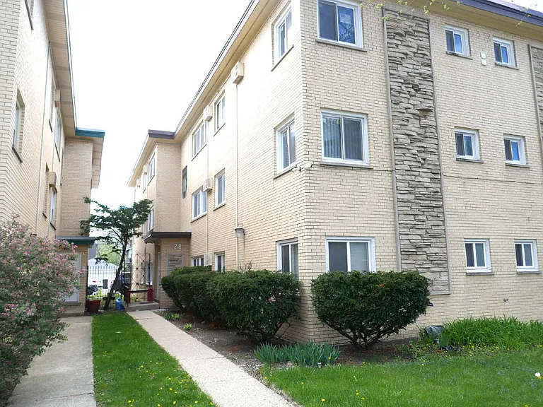 828 N Austin Blvd #3SW — Photo 2