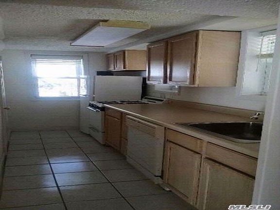 5th image of 760 W Beech St