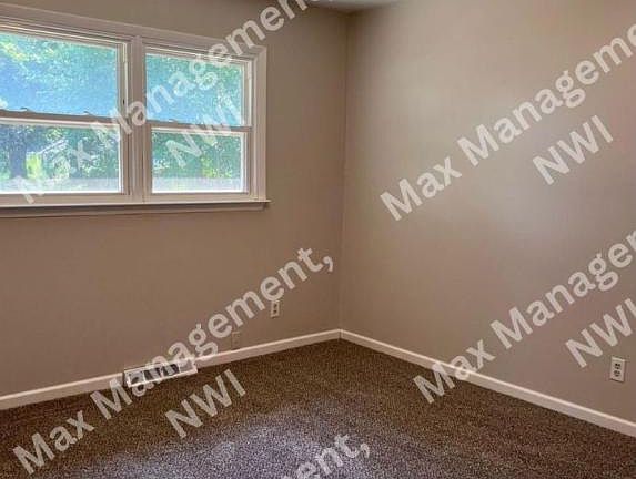 4th image of 2624 Jewett Ave