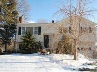 31 White Rock Blvd, Oak Ridge, NJ 07438