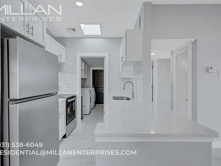 325 Capri Boulevard — Photo 10