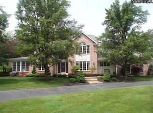 800 Hardwood Ct, Gates Mills, OH 44040