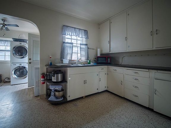 4th image of 1010 Steele St