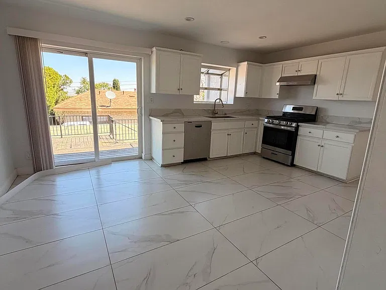 4545 Columbia Way — Photo 4