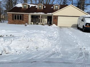 10934 Oak Wind Ct, Fort Wayne, IN 46845