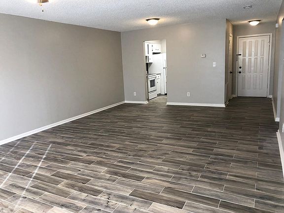 2nd image of 439 Heritage Pl
