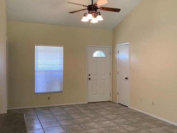 4th image of 943 Marquette Ct