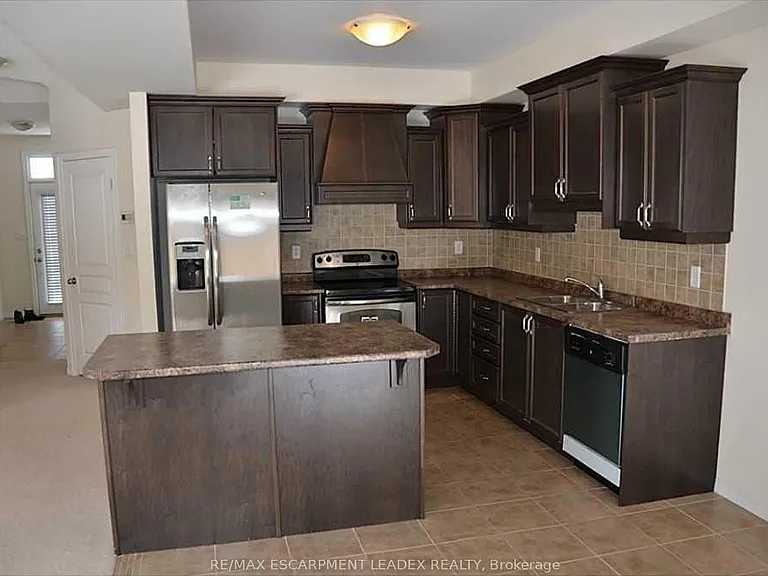 327 Stonehenge Dr — Photo 4