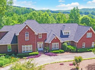 135 Winter Ct, Clarkesville, GA 30523