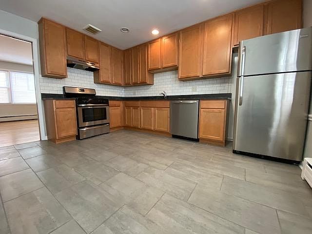 1st image of 2040 W Foster Ave #2R