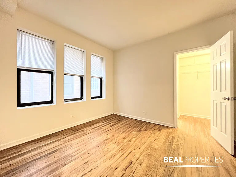917 W Dakin St — Photo 34