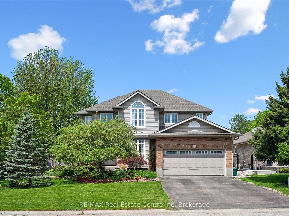 1st image of 332 Daniel Cres