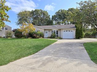 8 Gary Pl, Selden, NY 11784
