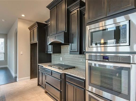 3rd image of 6925 Westbury Dr
