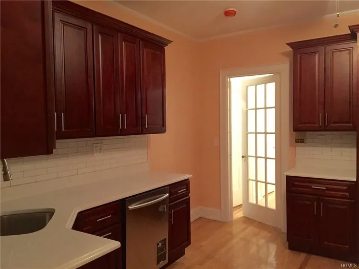 3 bed, $3,900 — Photo 1