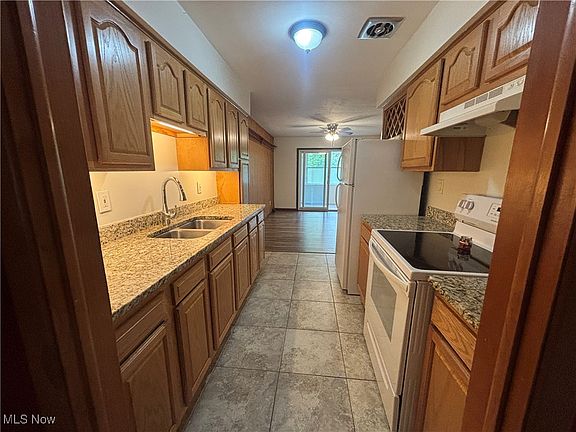 4th image of 25320 Clubside Dr #6
