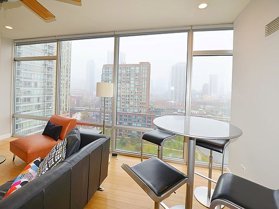 5th image of 510 W Erie St APT 1102