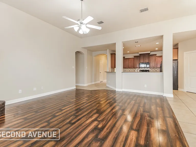 1820 Rosson Rd — Photo 5
