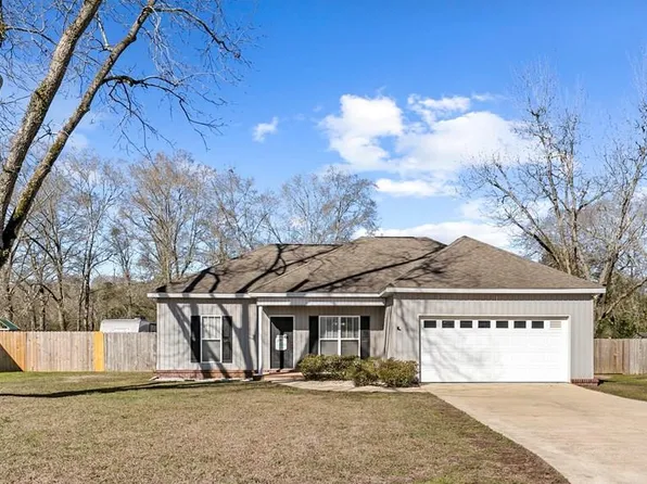 124 S Broadway St, Ashford, AL 36312