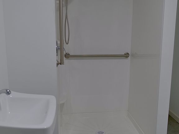 2nd image of 965 Fairfield Ave #4
