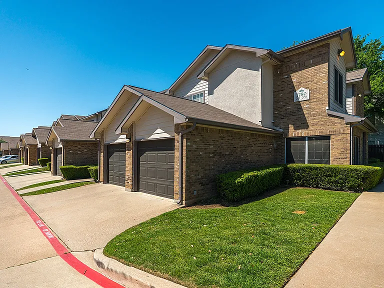 The Oaks of Arlington-Attached Garages Available