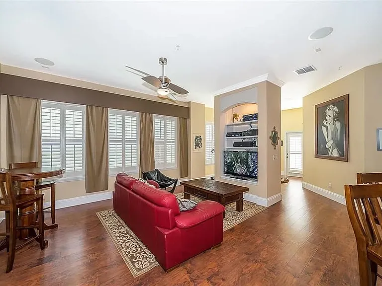 5310 Horton Ln — Photo 7