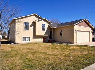 705 25th St E, Williston, ND 58801