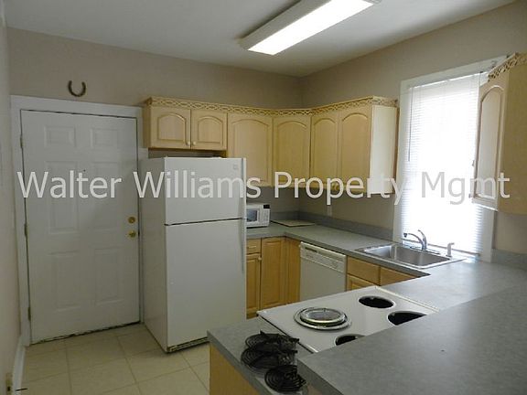2nd image of 54 1/2 Carrera St APT D