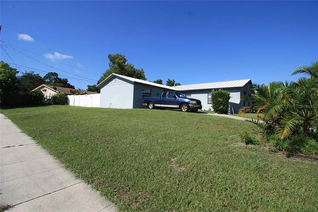3 bed, 2.0 bath, 1751 sqft, $2,700 — Photo 2