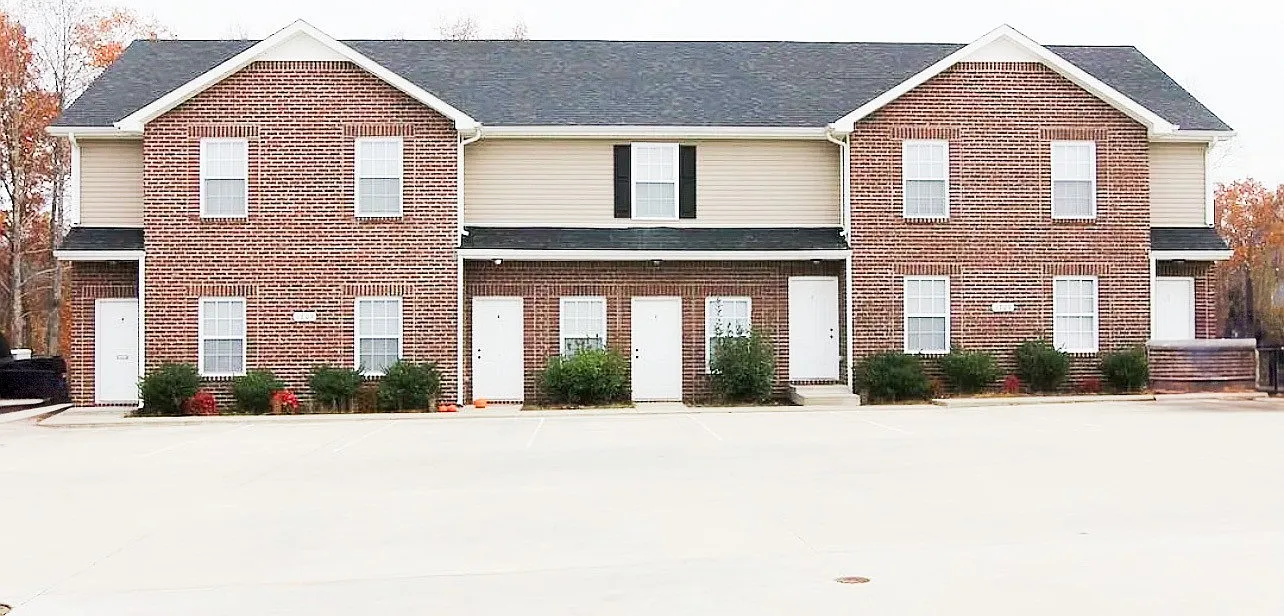 2 bed, 1.5 bath, 1088 sqft, $950 — Photo 1